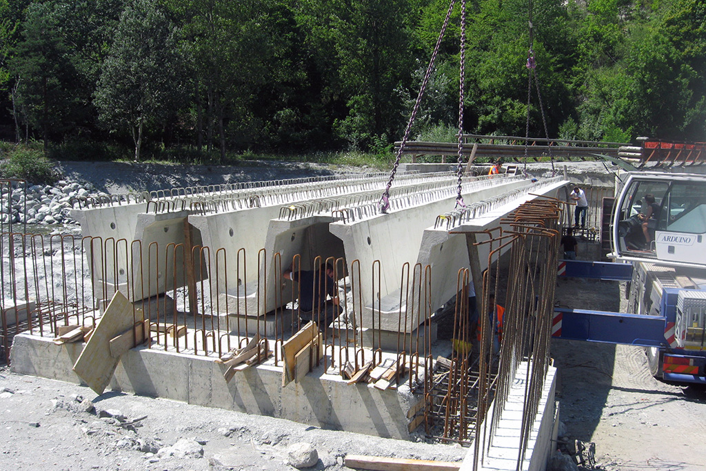 Doubling of the bridge span over the Dora Riparia river in the municipality of Exilles